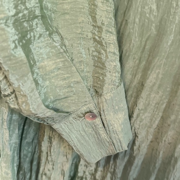 VINCE Green Crinkle Long Sleeve Satin Blouse Size Large NWT - Picture 4 of 8